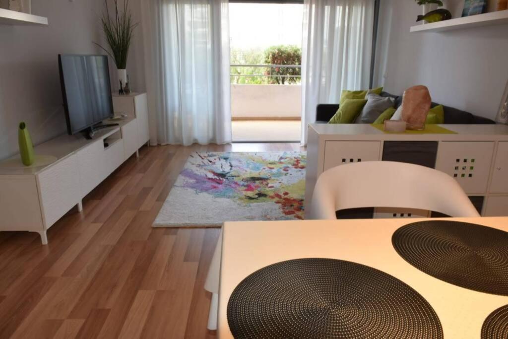 Brina, Stylish Apartment In Портиман Екстериор снимка