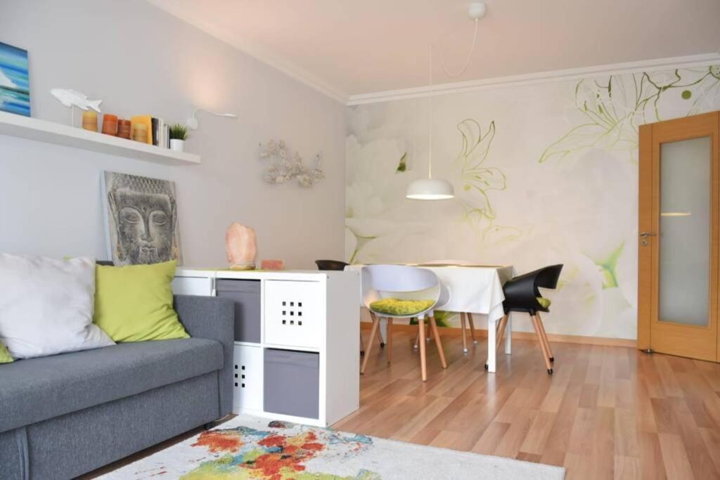 Brina, Stylish Apartment In Портиман Екстериор снимка
