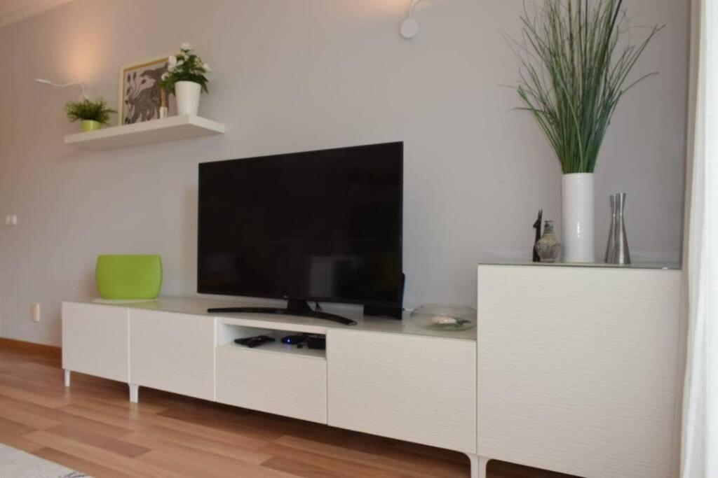 Brina, Stylish Apartment In Портиман Екстериор снимка